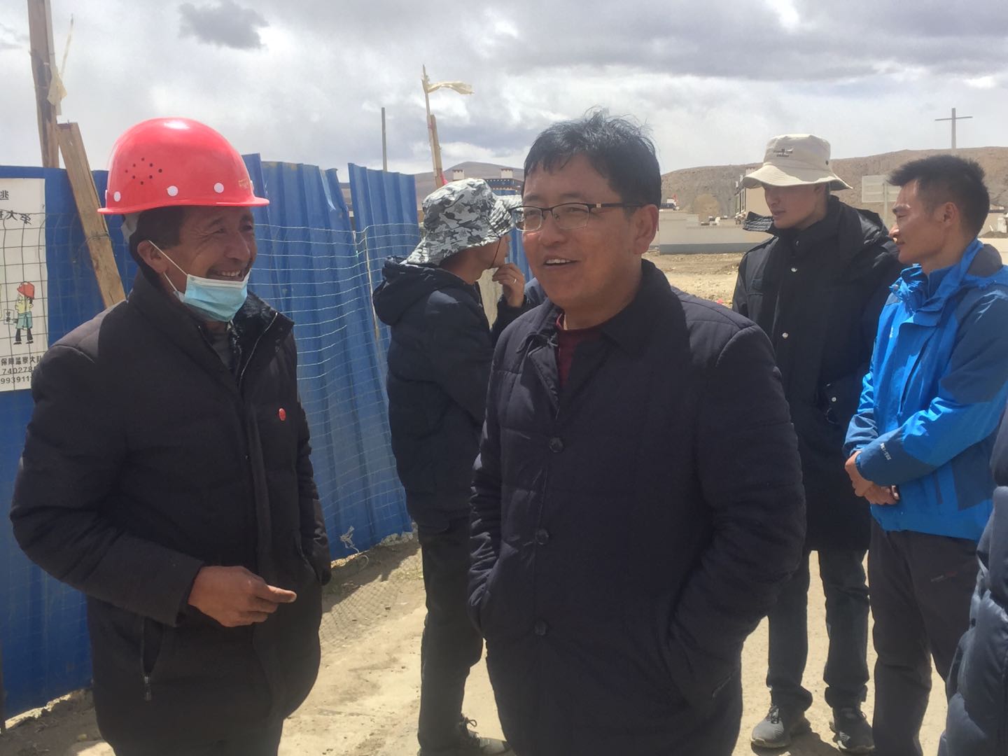 巴桑欧珠在哲古镇调研脱贫攻坚工作